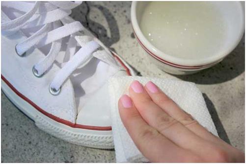 Cómo limpiar unas zapatillas blancas