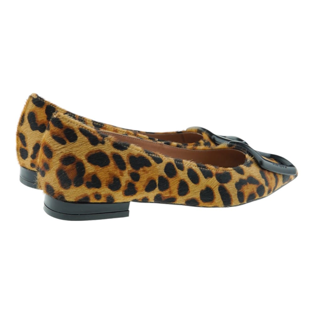 Compra Bailarinas Bibilou estampado leopardo - ¡Elegancia y comodidad en Gallery Carrilé! foto 4